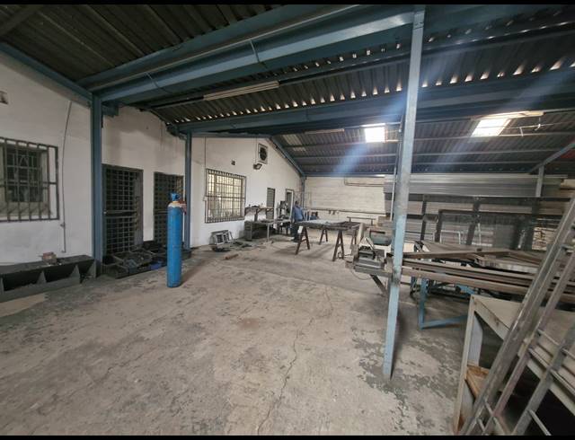 600M² WAREHOUSE FOR SALE IN GLENESK